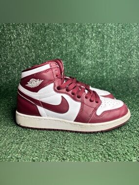 Nike Air Jordan 1 Retro High OG Women 6.5 (5Y) Red Leather Basketball FD1437-160
